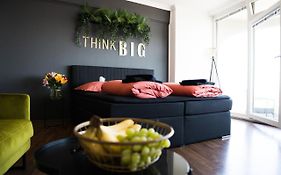 Fresh Apartment - 20Th Floor - Netflix - Center